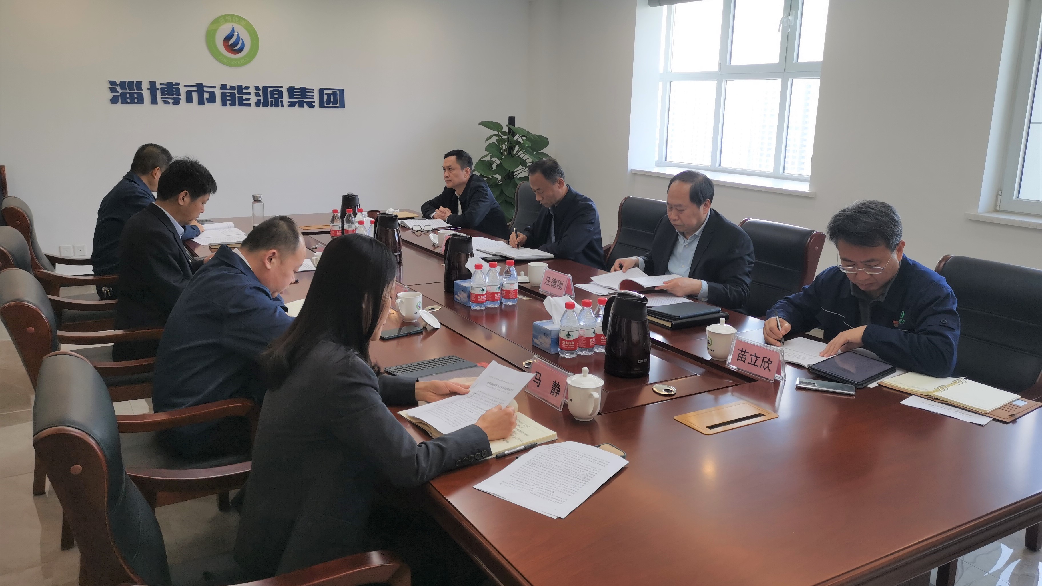 市國資委黨委委員、四級調(diào)研員韓瑞平到市能源集團(tuán)列席旁聽黨委理論學(xué)習(xí)中心組學(xué)習(xí)研討(圖1)
